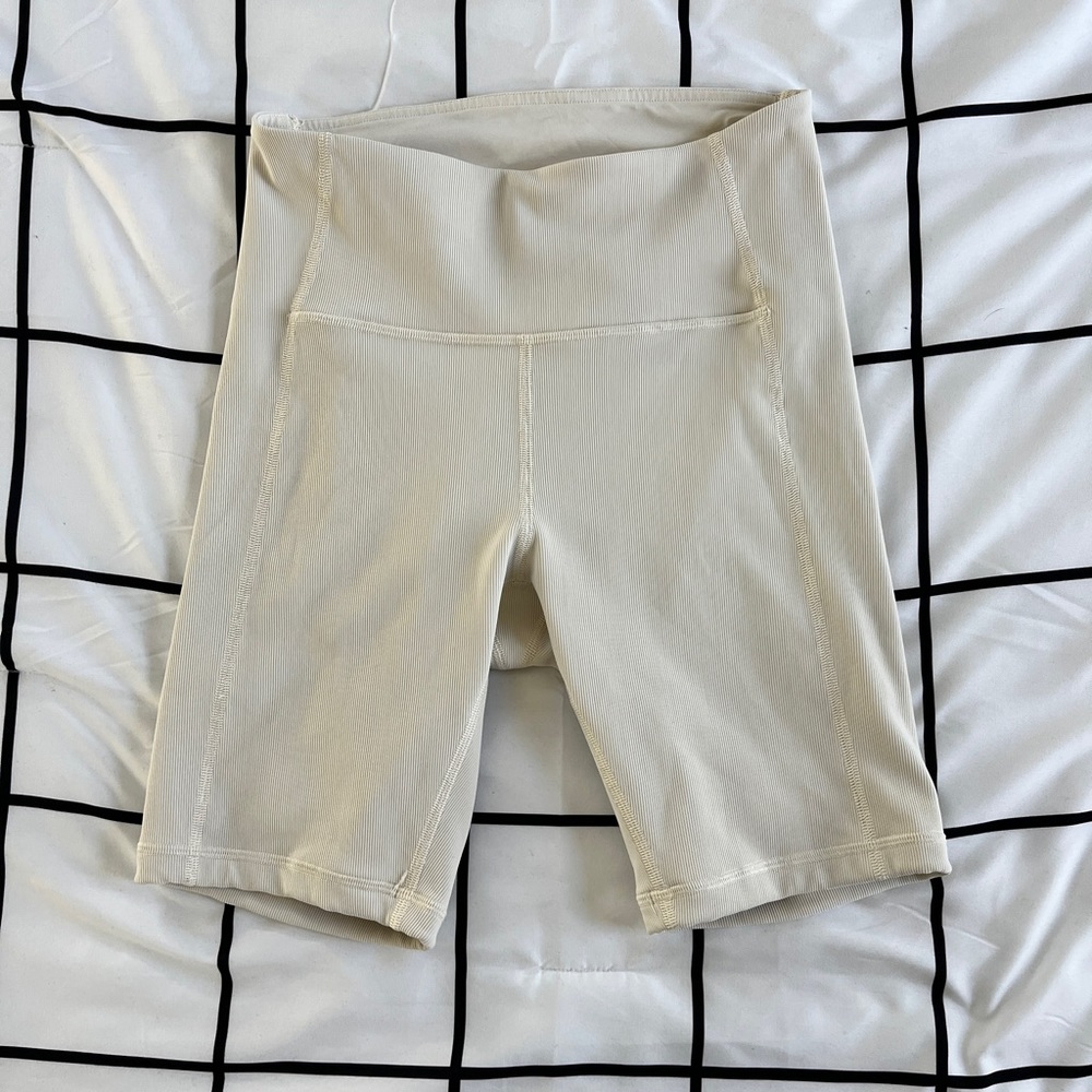 Lululemon Wunder Train Bike Short